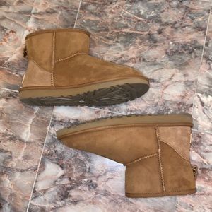 Ugg women’s CLASSIC MINI II BOOT size 8 only worn one time